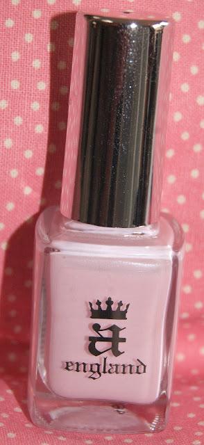 Iseult de A ENGLAND, pour avoir des ongles de princesse. Iseult de A ENGLAND, pour avoir des ongles de princesse.
