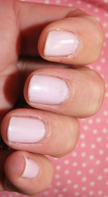 Iseult de A ENGLAND, pour avoir des ongles de princesse. Iseult de A ENGLAND, pour avoir des ongles de princesse.