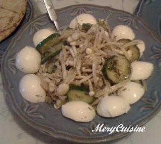 Salade au concombre, champignon et bocconcini
