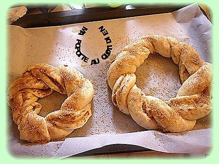 Kringle estonien ou brioche estonnienne à l'anis et spéculoos faconnage.jpg