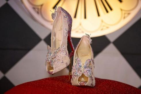 Les chaussures de Cendrillon… Signées Chrisitian Louboutin!