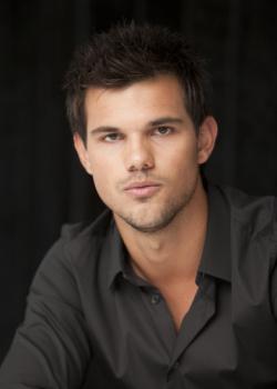 Nouveaux portraits de Taylor Lautner au Comic Con
