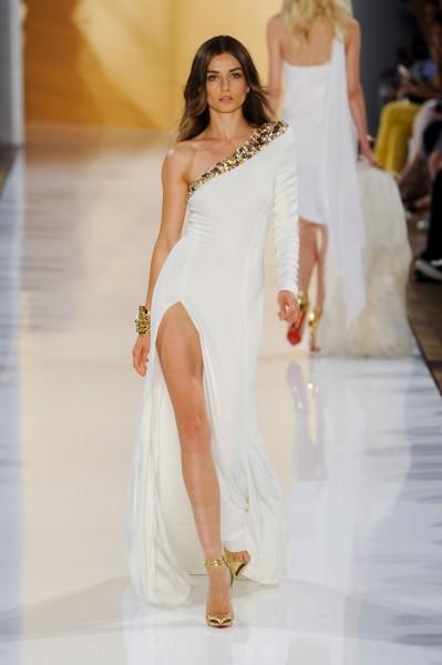 Idole, elle doit se dorer pour être adorée... Defile-Alexandre-Vauthier_reference