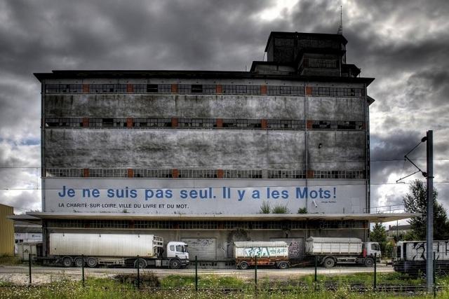 Des mots et des livres sur les murs