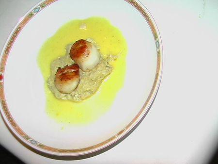 Soirée très agréable avec Andréa noix de saint jacques sur lit d'artichaud et béarnaise à l'orange