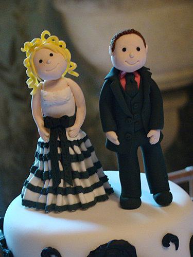 Wedding cake barroque et personnages en sucre couples-maries-en-sucre.JPG
