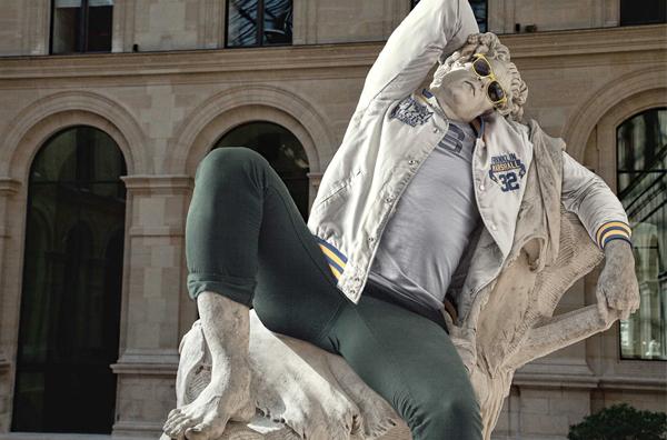 Alexis Persani relooke les sculptures du musée du Louvre !