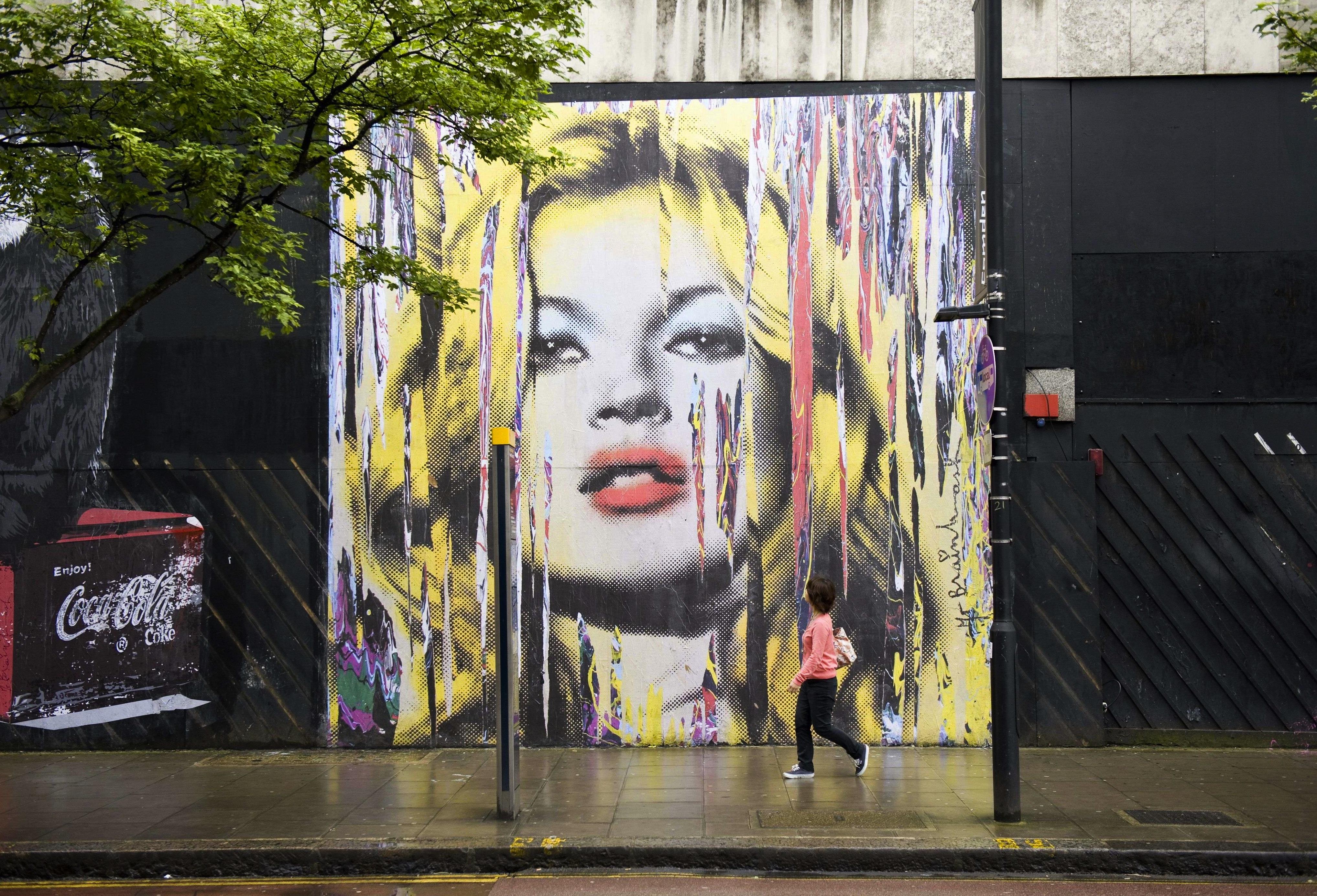 Découvrez le portrait géant de Kate Moss à Londres !
