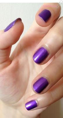 Du violet sur mes ongles avec Purple Dream