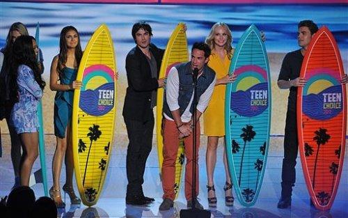 Récompenses lors des Teen Choice Awards 2012. 202098-89b1c-57706988-m750x740-uf73e8