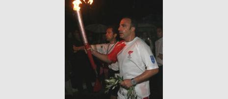 Nikos a porté la flamme Olympique