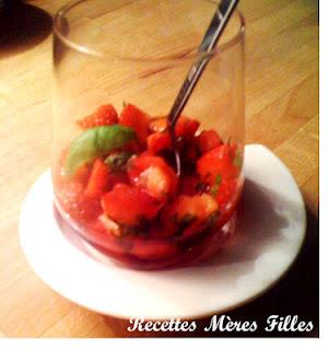 La recette Fruits rouges : Salade de fraises au basilic et limoncello