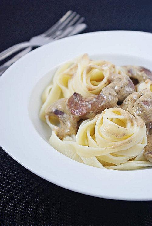 Rognons de boeuf à la crème, moutarde et vin blanc aux ta