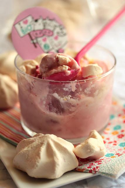 Frozen yogurt citron, framboises et éclats de meringue Frozen yogurt citron, framboises et éclats de meringue