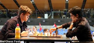 Echecs ronde 5 : Magnus Carlsen (2837) 1/2 Anish Giri (2696) © site officiel