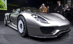 1024px-Porsche_918_Spyder 1024px Porsche 918 Spyder 300x181 La 918 va recevoir une livrée aux couleurs du Martini Racing