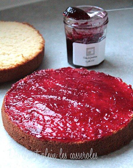 Hot milk sponge cake. Un gâteau au lait chaud, fourré à la framboise. Hot milk sponge cake 2