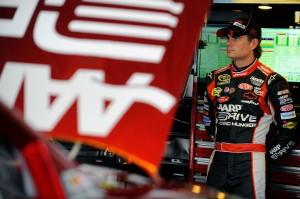 Pennsylvania 400 - Practice jeff gordon nascar pocono august 2012 friday 300x199 JEFF GORDON Nommé 2012 HEISMAN HUMANITARIAN RECIPIENT