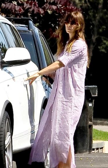Le look de la semaine: la robe pyjama de Jessica Biel!