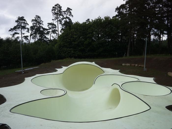 otro Otro, la sculpture skatable commandée par le Ministère de la culture et de la communication et de la Région Limousin