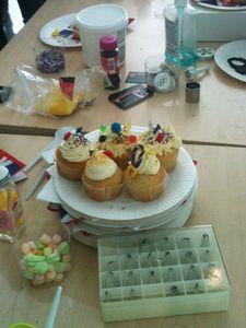Ateliers cupcakes pour EDF avec Emilie Charignon spécialiste cupcakes