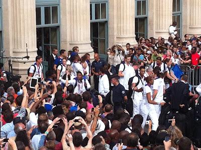 JO 2012 : Les Bleus acclamés sur les Champs Elysées