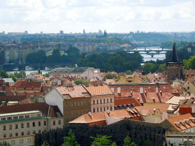 Prague, la cité des cent clochers.