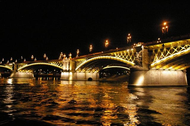 IMGP7099 Budapest nuit pont