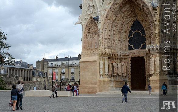 Devant la Cathédrale en 1915 Office tourisme2