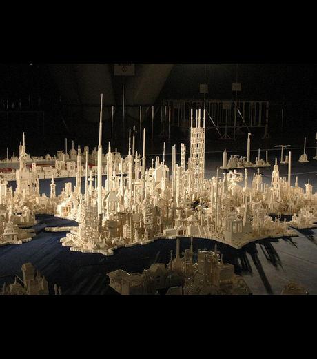 cette-oeuvre-gigantesque-est-l-oeuvre-d-enfants-qui-se-sont-amuses-a-fabriquer-cette-sculpture-de-leur-pays-en-lego_101307_w460 1.8 million