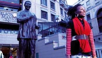 Statue de Nelson Mandela, dans la banlieue chic de Johannesburg.