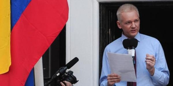 Julian Assange : les Anonymous partent en croisade