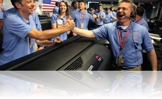 Les ingénieurs explosent de joie lors de l'atterrissage de Curiosity sur Mars ! Crédit : AFP/NASA Les ingénieurs explosent de joie lors de l'atterrissage de Curiosity sur Mars ! Crédit : AFP/NASA