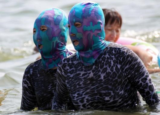 BOUH ! – Le face-kini fait fureur sur les plages de Chine