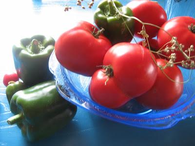 Poulet aux tomates de fin d'été et sa nature morte