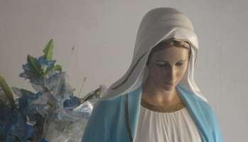 Côte d'Ivoire : au village de Simone Gbagbo, une statue de la Vierge Marie pleure des larmes de sang