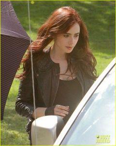 lily_collins_jamie_campbell_bower_mortal_instruments_set_25