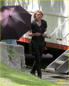 lily_collins_jamie_campbell_bower_mortal_instruments_set_21