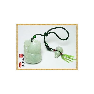 Amulette Wu Lou en jade avec lézard en promotion -50 %