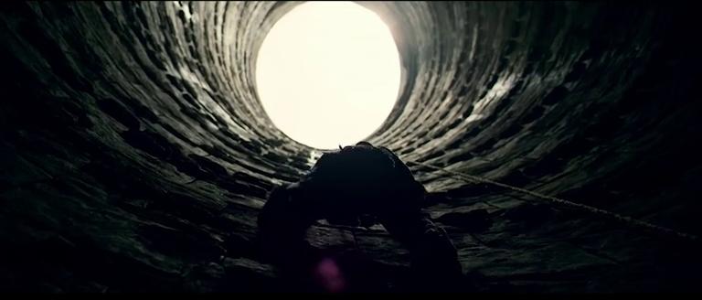 dark knight-du fond de la prison Dark knight rises, The