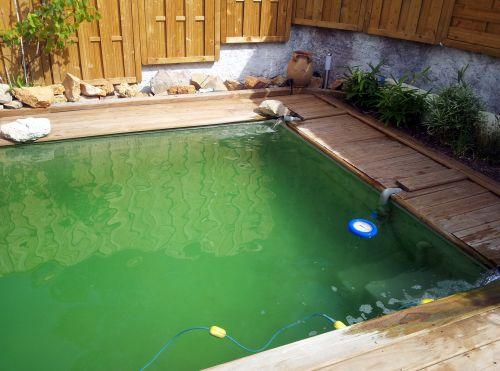 Malgré la canicule et les baignades répétées, la filtration contribue pour 90% à la qualité de l'eau de la piscine !...