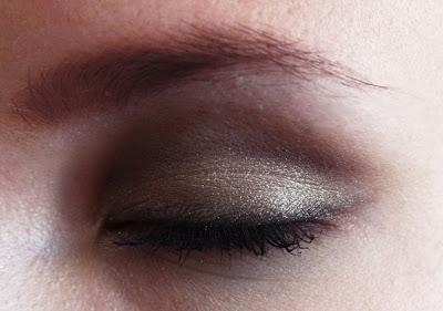 Maquillage du Jour - Léger Cut Crease Maquillage du Jour - Léger Cut Crease