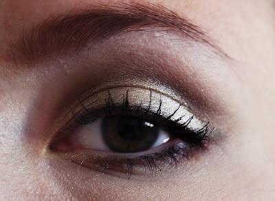 Maquillage du Jour - Léger Cut Crease Maquillage du Jour - Léger Cut Crease