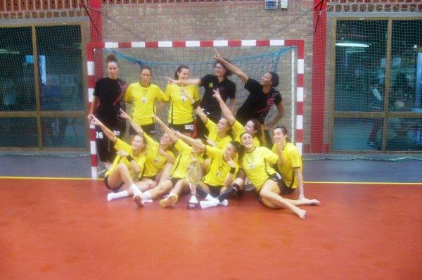 L'équipe française de Mios, qui évolue en Ligue Féminine de handball, vainqueur de la Venus Cup 2012, deuxième du nom L'équipe française de Mios, qui évolue en Ligue Féminine de handball, vainqueur de la Venus Cup 2012, deuxième du nom