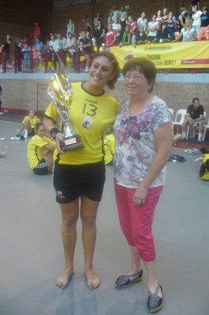 L'équipe française de Mios, qui évolue en Ligue Féminine de handball, vainqueur de la Venus Cup 2012, deuxième du nom L'équipe française de Mios, qui évolue en Ligue Féminine de handball, vainqueur de la Venus Cup 2012, deuxième du nom