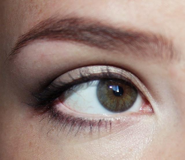 Un Maquillage léger & lumineux, parfait pour ... Un Maquillage léger & lumineux, parfait pour ...