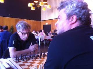 Echecs à Dieppe : le grand-maître international d'échecs Andrei Istratescu (2647) avec les Blancs face à Jaap Vogel (2181) © Chess & Strategy