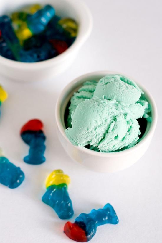 Crème glacée aux bonbons schtroumpfs - Lilie Bakery Sur la blogosphère : Mes coups de coeur de la semaine – #1