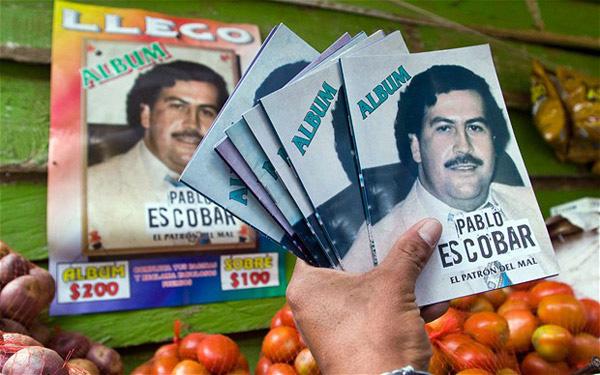Des albums d’autocollants pour enfants Pablo Escobar