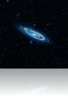 Petit bonus, une image en infrarouge de notre galaxie voisine Andromède, située à 2,54 millions d'années-lumière, prise par le télescope WISE. Crédit : NASA
